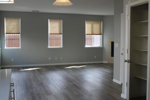 595 Scudero Cir, West Pittsburg CA  94565-2499 exterior