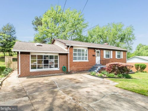 2257 Longview Dr, Woodbridge, VA 22191-2644