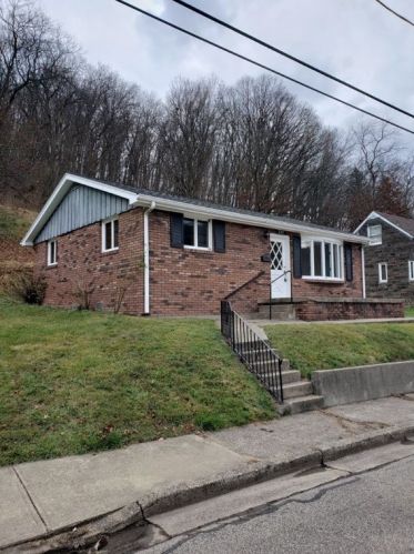 777 Valley Rd, Ambridge, PA 15003-1506