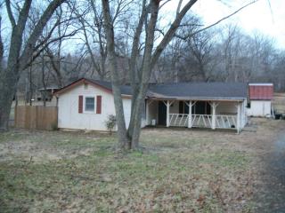 739 Bowling Branch Rd, Cottontown, TN 37048-9019