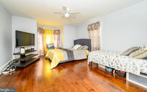 18 Barber Ave, West Deptford NJ  08096-2414 exterior