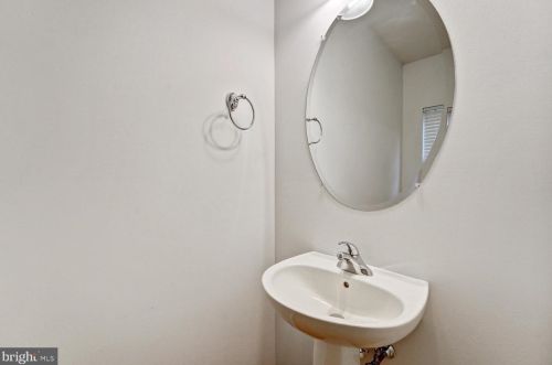 296 Cherry Ln, Kennett Sq PA  19348-4709 exterior