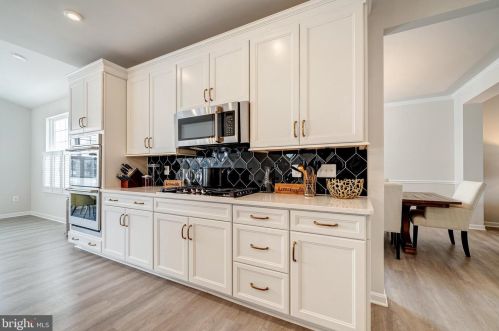 15633 Merrily Way, Woodbridge VA  22193-1097 exterior