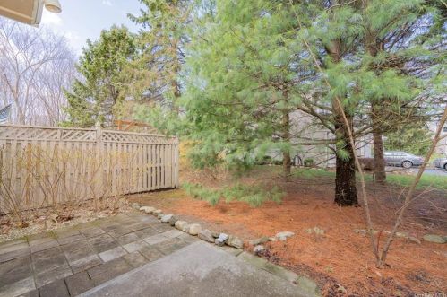 9 Deer Xing Dr, Fishkill NY  12524-1365 exterior