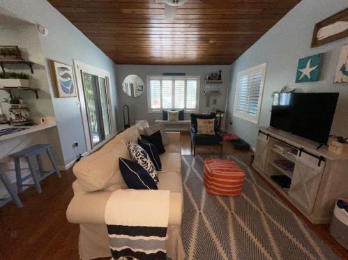 239 Lignumvitae Dr, Key Largo, FL 33037-4539