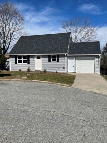 3 Marigold Cir, Providence, RI 02904-8940
