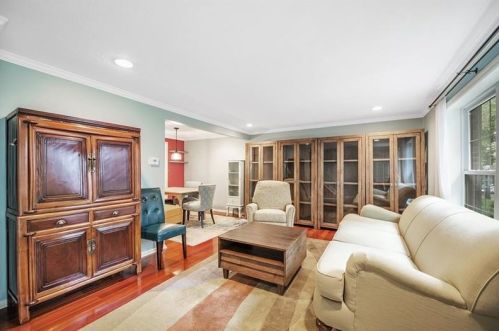 109 Woodcrest Dr, Sewickley, PA 15143-8966