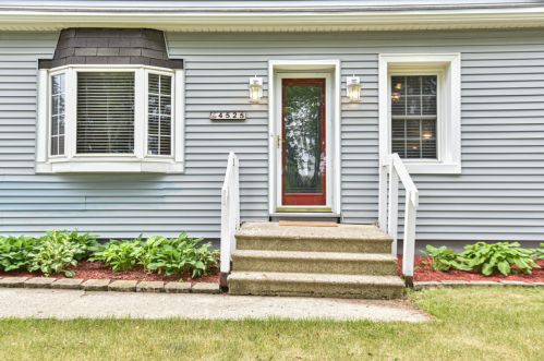 4525 College Ave, Greendale, WI 53129-2934