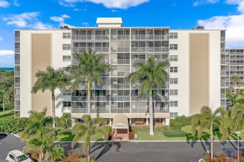 3 Bluebill Ave, Naples FL  34108-1788 exterior