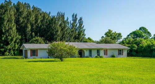 160 Grant Rd, Merritt Island, FL 32953-8318