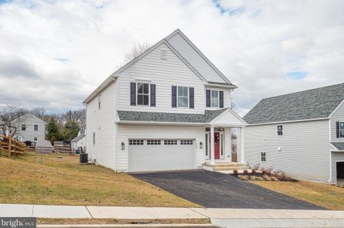 706 Hornblende Ave, Kennett Sq PA  19348-3614 exterior