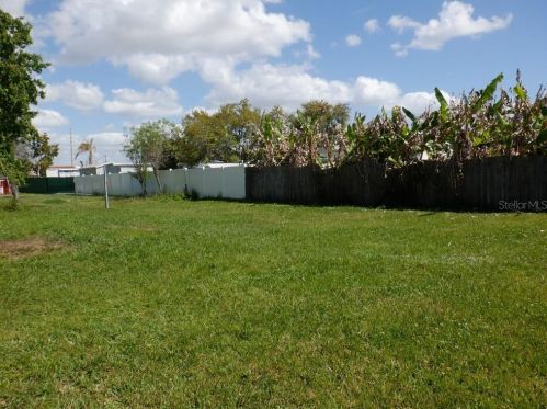 1043 Pineapple Way, Kissimmee FL 34741-6704 exterior