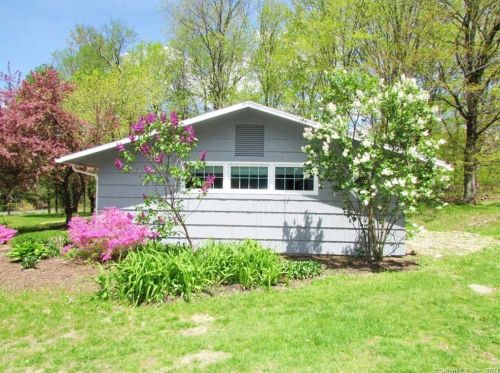 132 Turnbull Rd, New Hartford CT  06057-4136 exterior