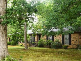1226 Hillcrest Dr, Manchester, TN 37355-2400