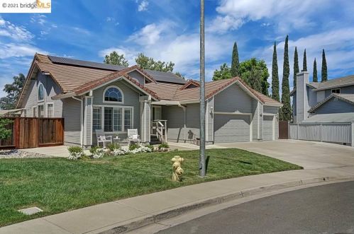 156 Meadow Brook Ct, Oakley, CA 94561-2725