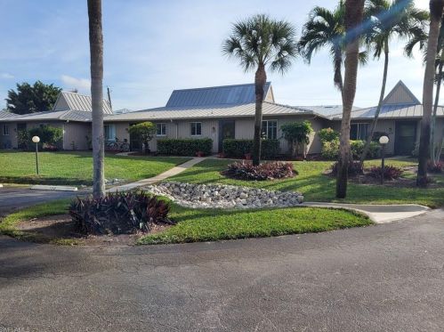 900 Henderson Creek Dr, Naples, FL 34114-8123