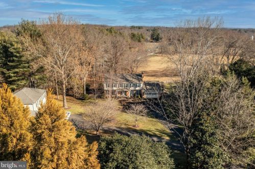 10708 Wynkoop Dr, Great Falls, VA 22066-1606