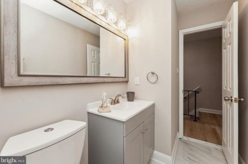 3442 Beale Ct, Woodbridge VA  22193-1702 exterior