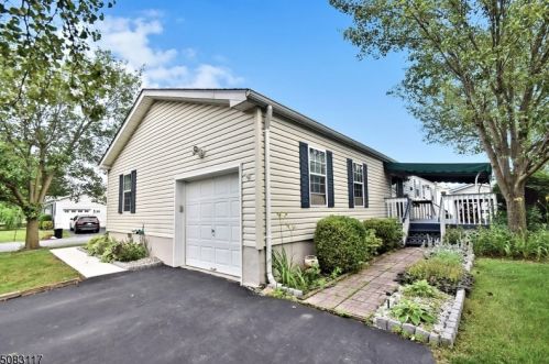 21 Twilight Trl, Belvidere NJ  07823-2905 exterior