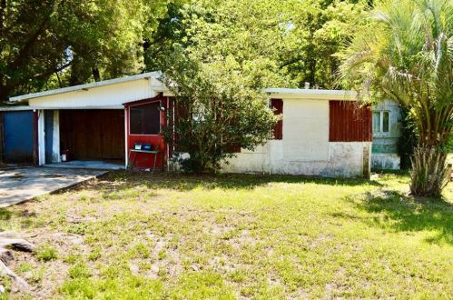 10740 130th Ln, Ocklawaha, FL 32179-4943