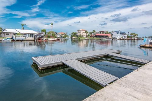 3325 Gulf Winds Cir, Brooksville FL  34607-3027 exterior