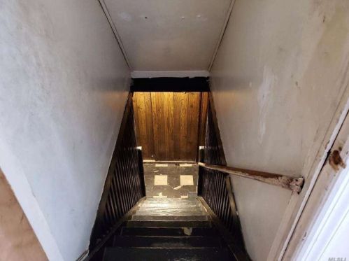 31 8 Ave, Huntington Station NY 11746-2210 exterior