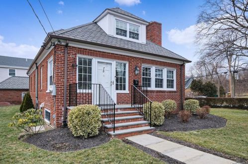 78 Saratoga Ave, Pleasantville, NY 10570-3245