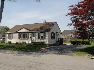 151 Leigh St, Warwick, RI 02889-2444
