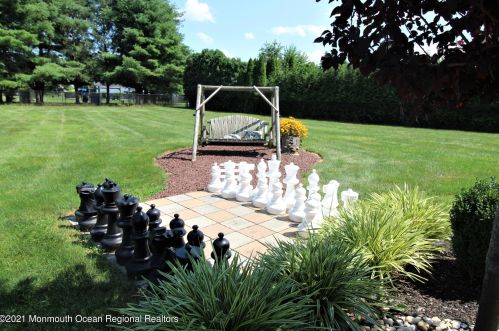 7 Mohegan Rd, East Freehold, NJ 07728-7879