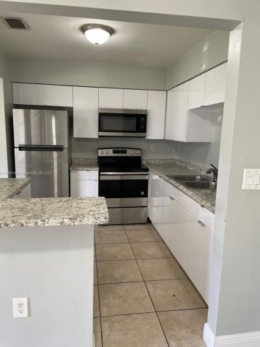 8261 10th St, Hollywood FL  33024-4901 exterior