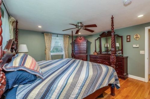 16 Mason Dr, Salem NH  03079-2101 exterior