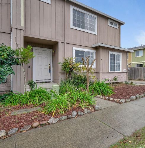 2076 Pinercrest Dr, Santa Rosa, CA 95403-8125