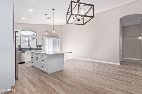 1722 Gilmore Cir, Mesa AZ 85206-3855 exterior