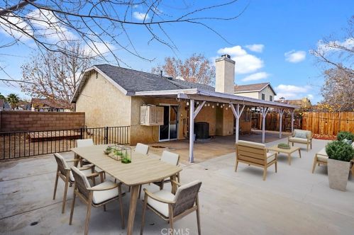 45124 Watford Ave, Lancaster CA  93535-2672 exterior