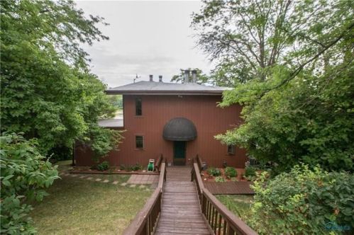 5845 River Rd, Waterville, OH 43566-9767