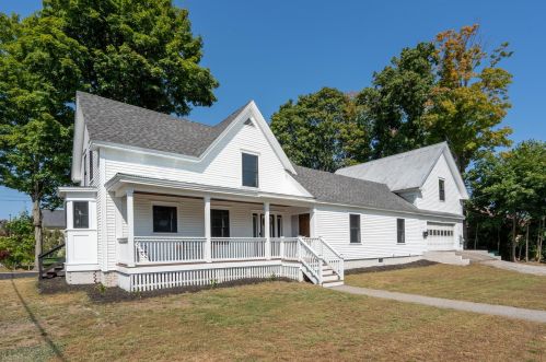 848 Portland St, Rochester, NH 03868-8411