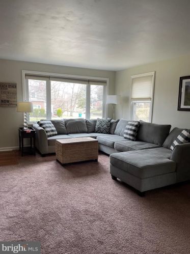 3212 Hilltop Rd, Newtown Square PA  19073-4207 exterior