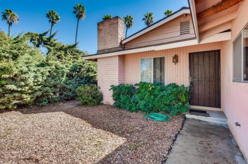 1432 Steen Cir, Vista, CA 92083-7125