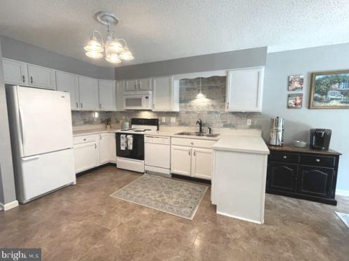 29 Johns Dr, West Enola PA  17025-2694 exterior