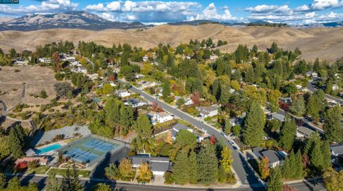 300 Camaritas Way, Danville CA  94526-5439 exterior