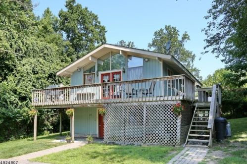 277 Germantown Rd, West Milford Lakes, NJ 07480-2401