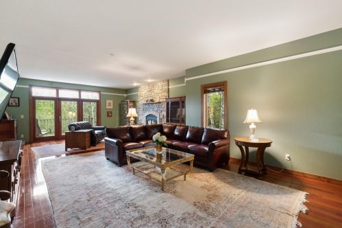 1016 Wallace Lake Rd, West Bend WI  53090-8943 exterior