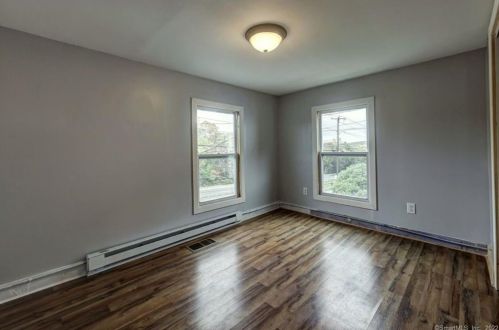 114 New Haven Ave, Derby CT 06418-2161 exterior