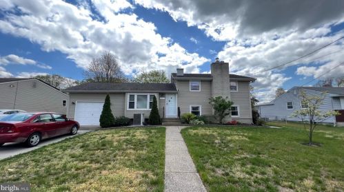 211 9th St, West Deptford, NJ 08086-3047