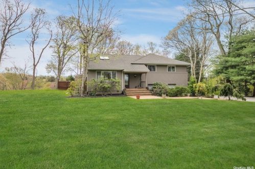 21 Avon Ct, Huntington Station, NY 11746-4921
