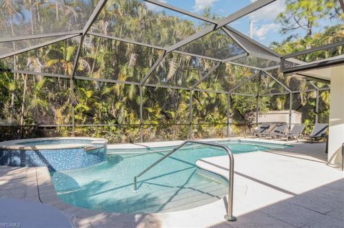 657 91 Ave, Naples FL 34108-2424 exterior