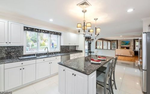 19 Marisa Ct, West Milford NJ  07480-3000 exterior