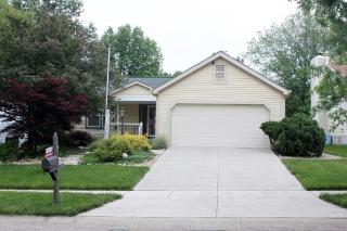 616 Center Woods Dr, Columbus, OH 43214-1870