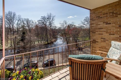 22 Riverside Dr, Cranford NJ  07016-2259 exterior