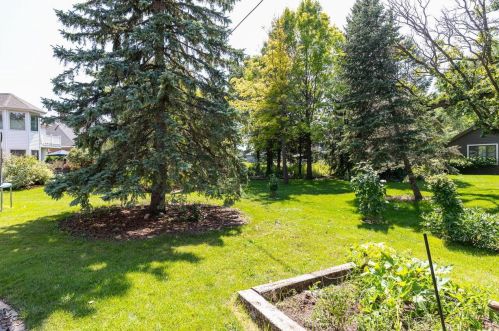 38 Deneveu Cir, Fond Du Lac WI  54935-5457 exterior